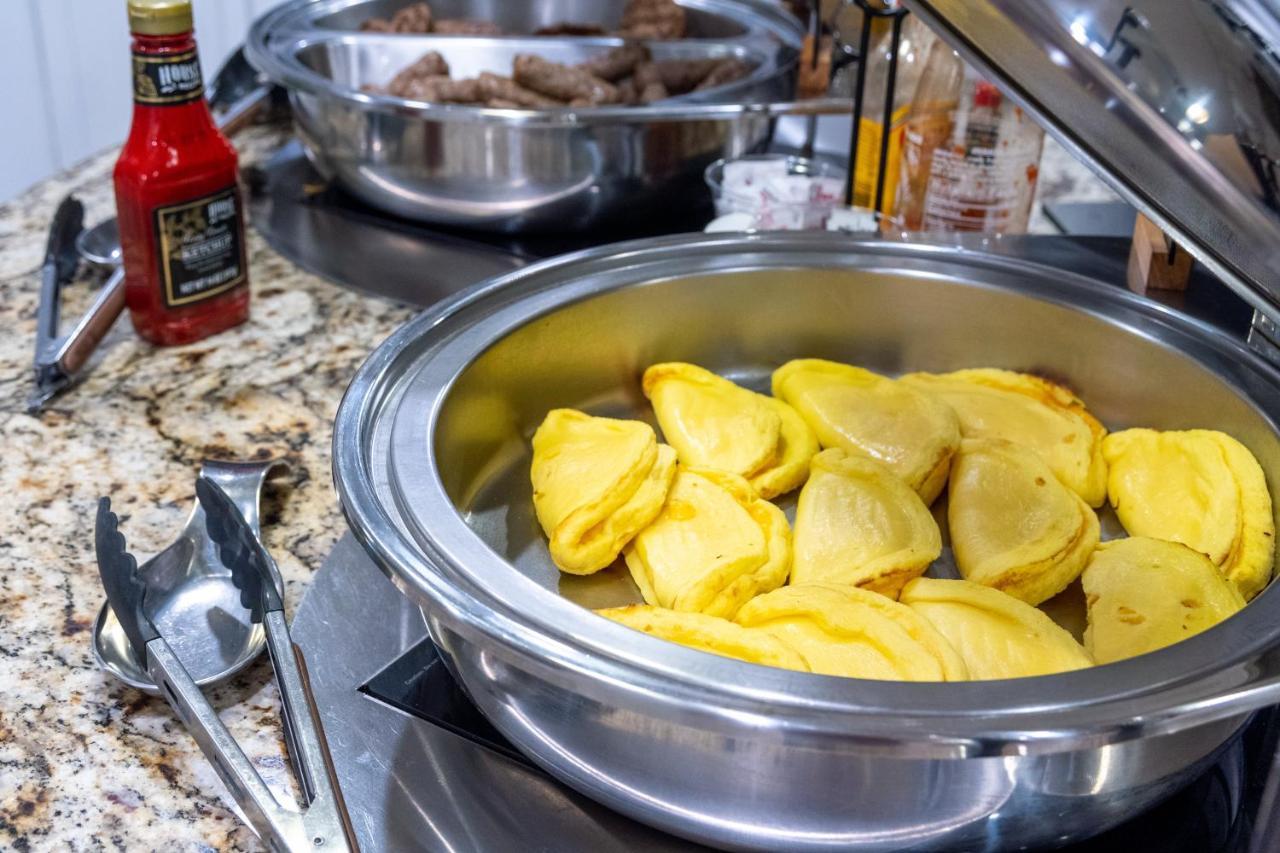 泰勒大学区驻桥套房酒店 外观 照片